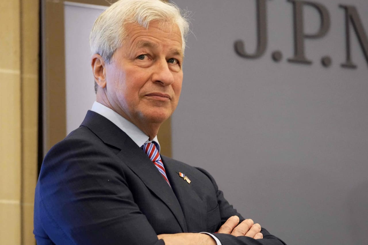 Jamie Dimon thinks the odds of a ‘soft landing’ are about half of what Wall Street expects
