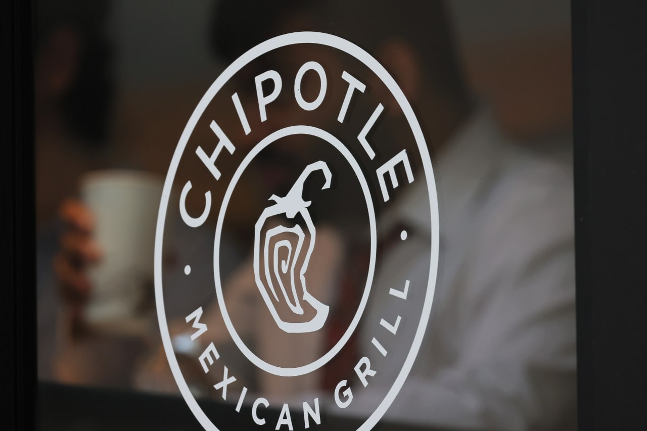 Chipotle says it’s seen no impact yet on consumers from California wage increases